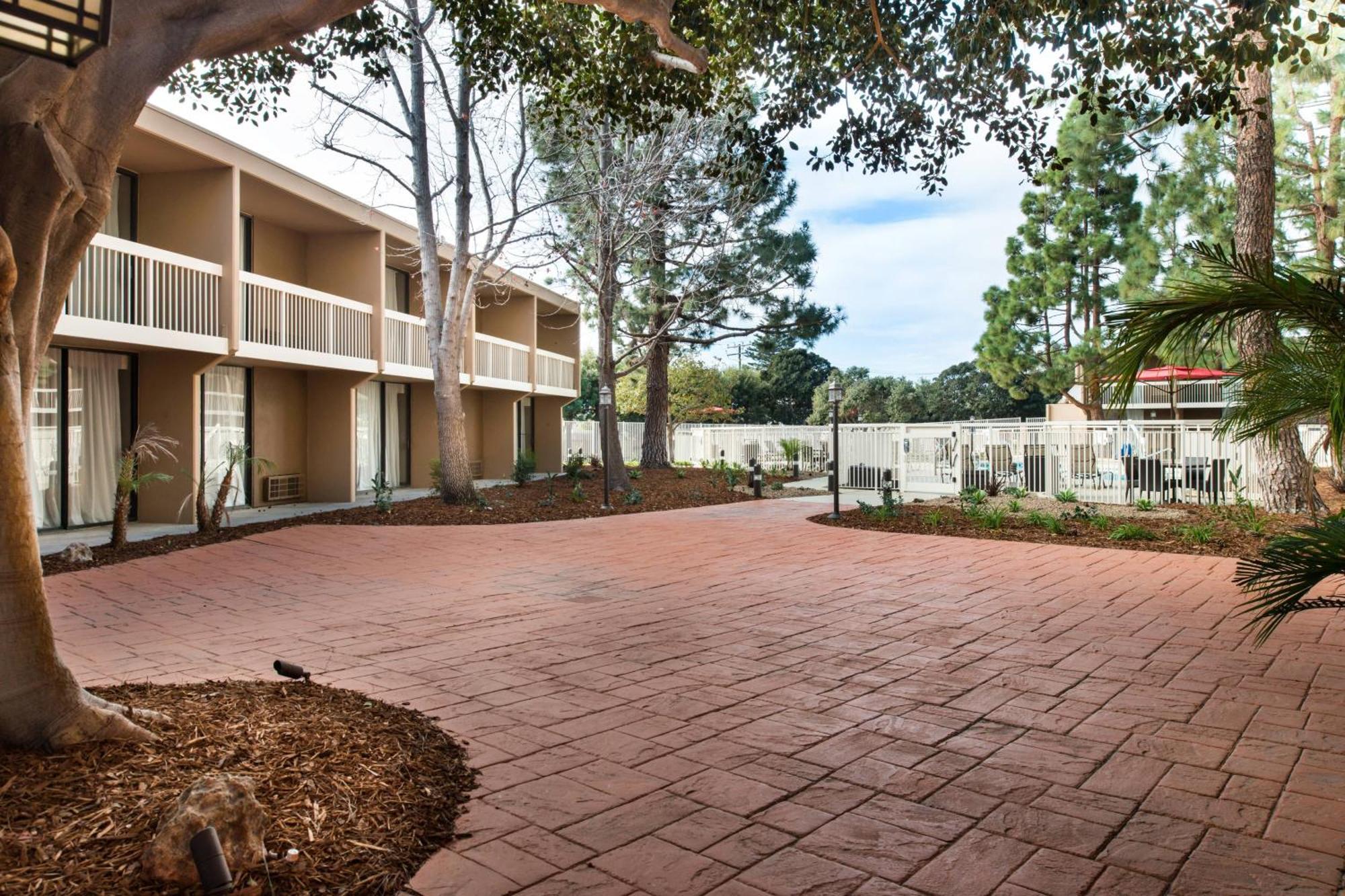 Courtyard By Marriott Oxnard/Ventura Hotel Exterior foto