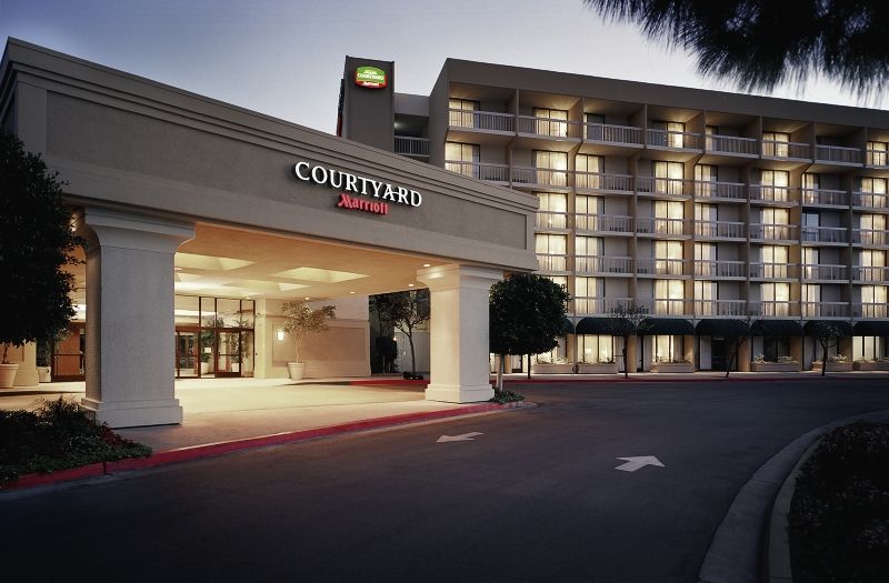Courtyard By Marriott Oxnard/Ventura Hotel Exterior foto