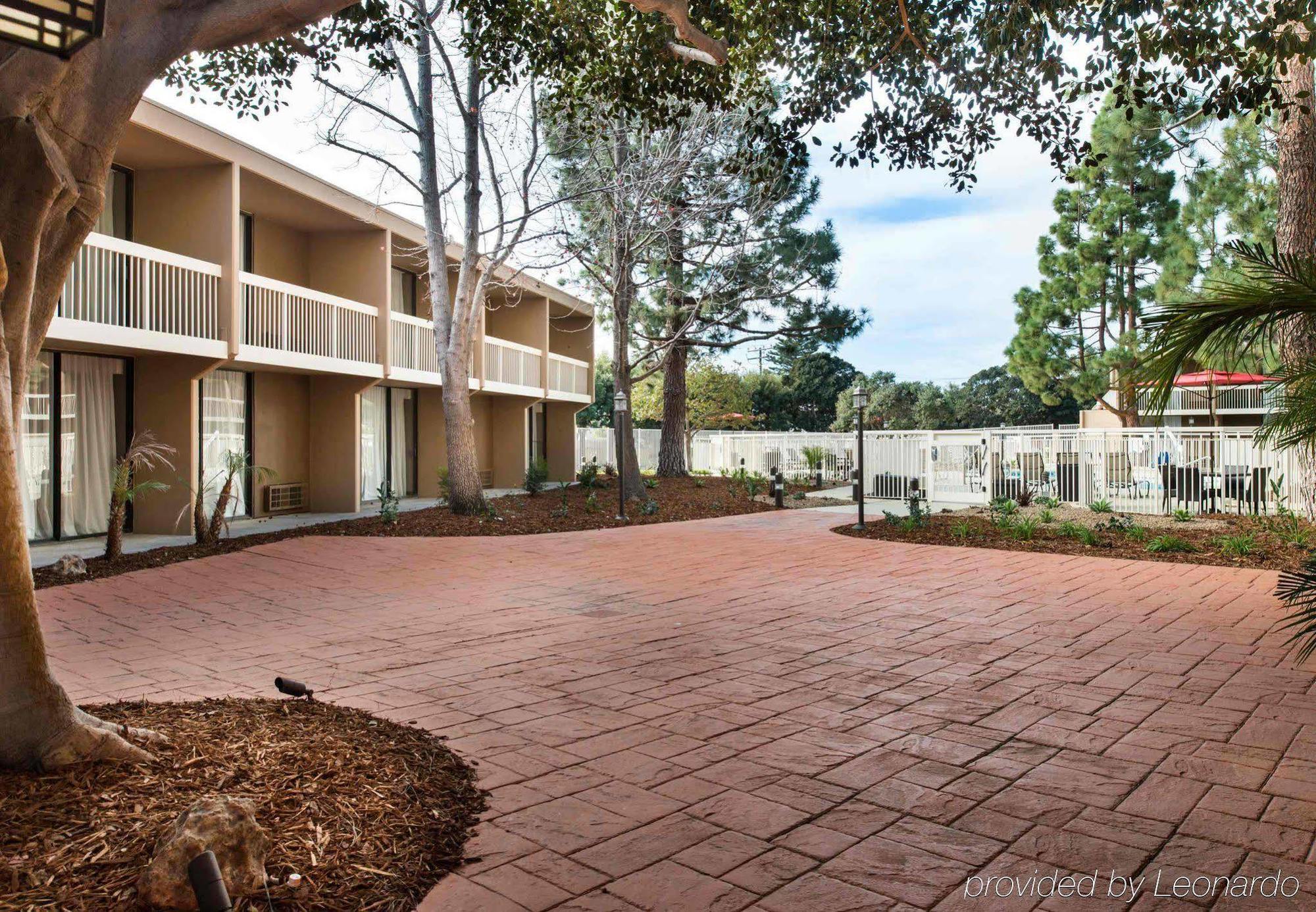 Courtyard By Marriott Oxnard/Ventura Hotel Exterior foto